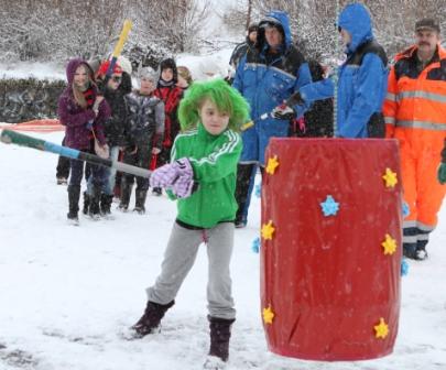 Öskudagurinn 2012 Kattarslagur Norðurorku á Leikhúsflötinni