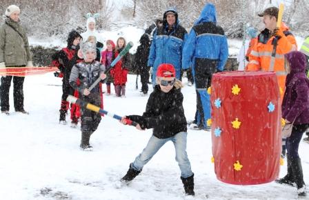Öskudagurinn 2012 Kattarslagur Norðurorku á Leikhúsflötinni