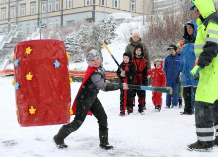 Öskudagurinn 2012 Kattarslagur Norðurorku á Leikhúsflötinni