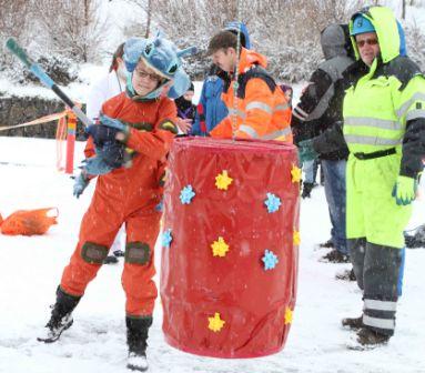Öskudagurinn 2012 Kattarslagur Norðurorku á Leikhúsflötinni