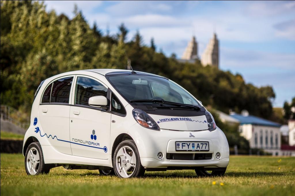 Rafmagnsbíll Norðurorku hf. Mitsubishi I-MiEv - mynd Auðunn