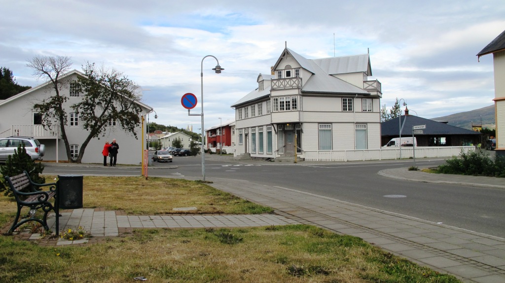 Söguvörðurnar eru gjöf Norðurorku til Akureyrarbæjar í tilefni af 150 ára kaupstaðarafmælinu