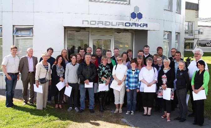 Hópmynd frá úthlutun styrkja Norðurorku hf. til samfélagsverkefna árið 2012