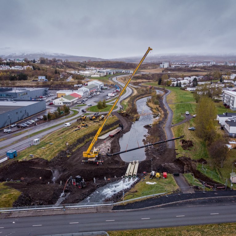 Hjalteyrarlögn lögð undir Glerá haustið 2018 - Mynd: Auðunn Níelsson