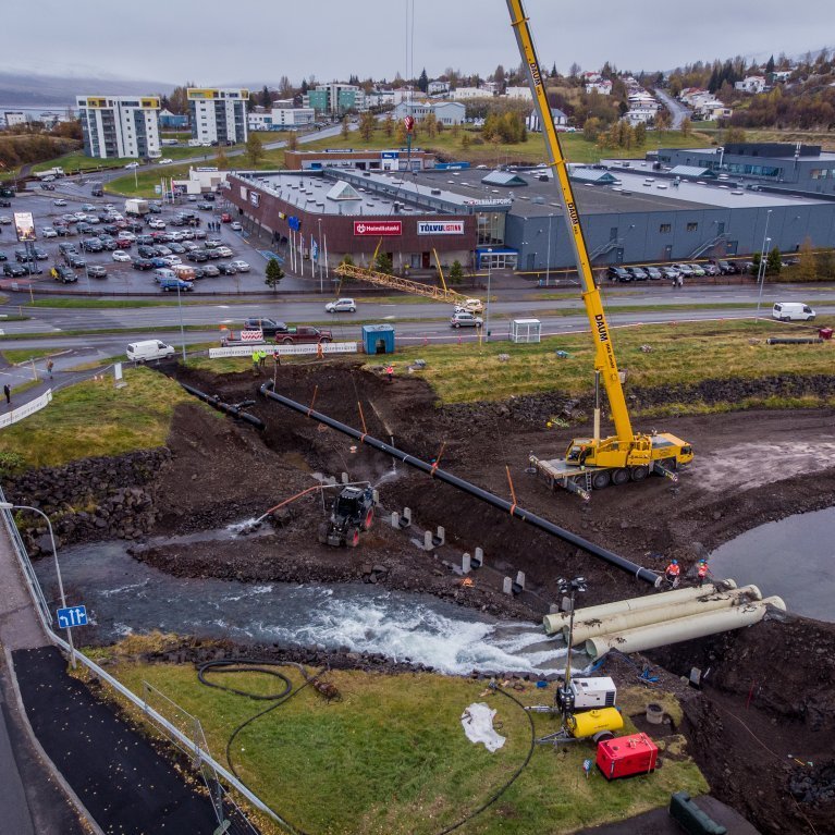 Hjalteyrarlögn lögð undir Glerá haustið 2018 - Mynd: Auðunn Níelsson
