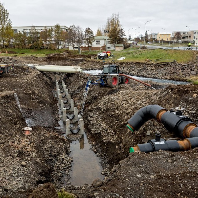 Hjalteyrarlögn lögð undir Glerá haustið 2018 - Mynd: Auðunn Níelsson