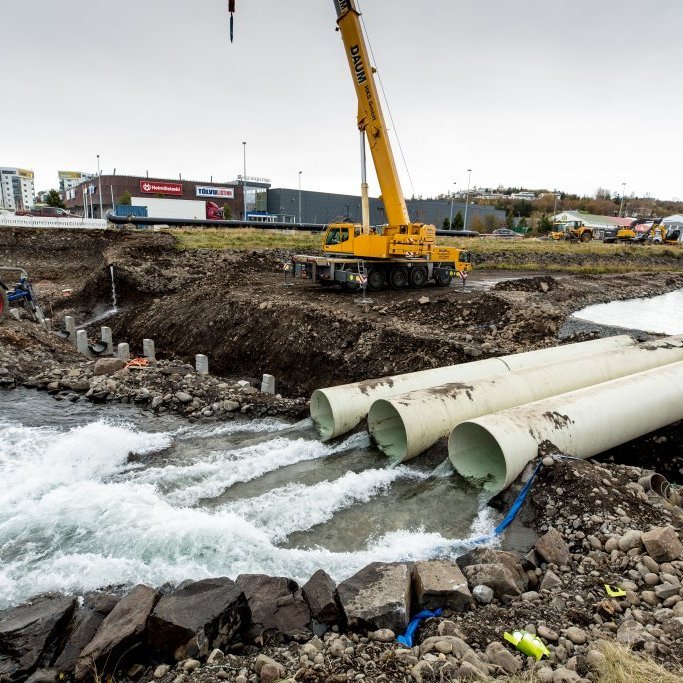 Hjalteyrarlögn lögð undir Glerá haustið 2018 - Mynd: Auðunn Níelsson
