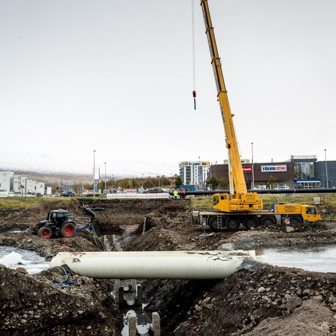 Hjalteyrarlögn lögð undir Glerá haustið 2018 - Mynd: Auðunn Níelsson