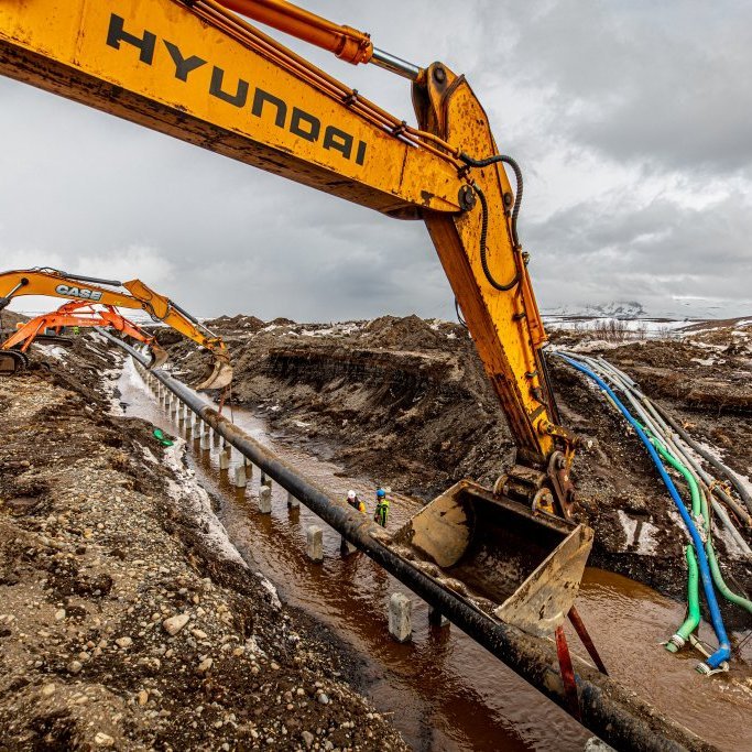 Hjalteyrarlögn lögð undir Hörgá í apríl 2020. Mynd: Auðunn Níelsson