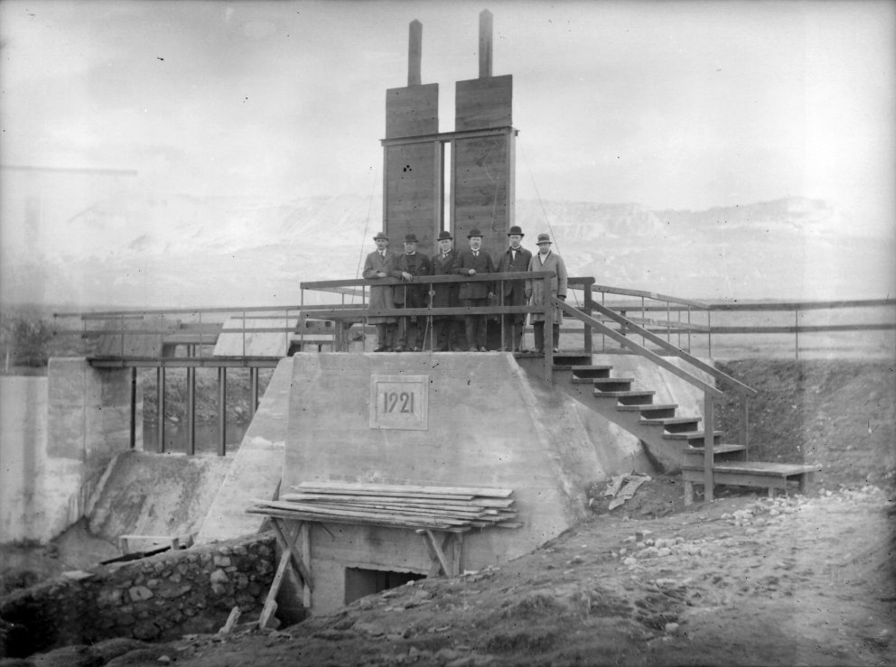 Glerárstífla uppsteypt árið 1921.