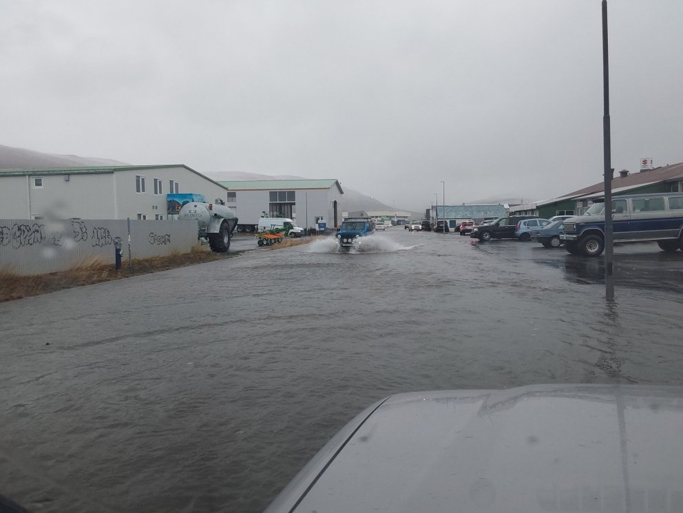 Mynd frá sjávarflóði á Eyrinni haustið 2022.