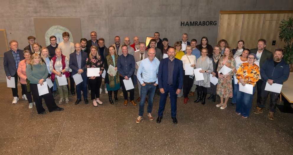 Styrkþegar eða fulltrúar þeirra að lokinni úthlutun ásamt Eyþóri Björnssyni forstjóra Norðurorku og &hellip;