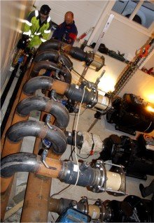 Unnið við dælustöð