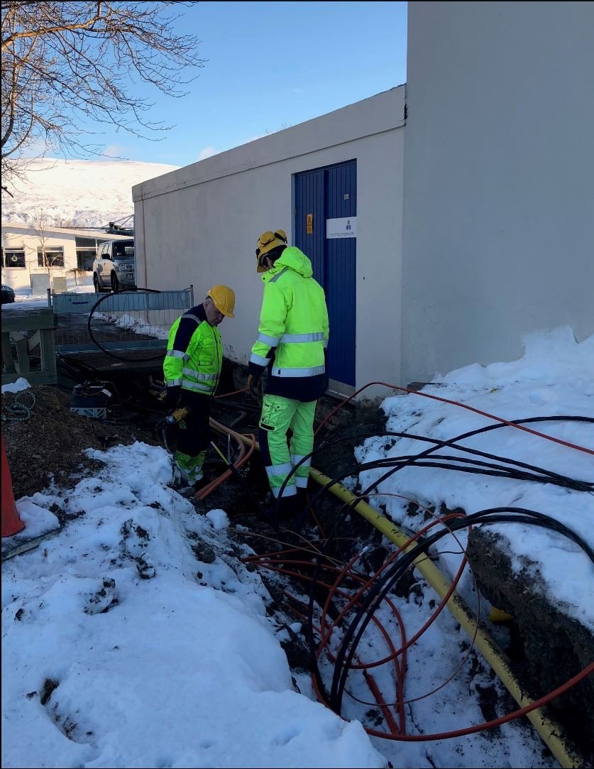 Rafvirkjar að störfum