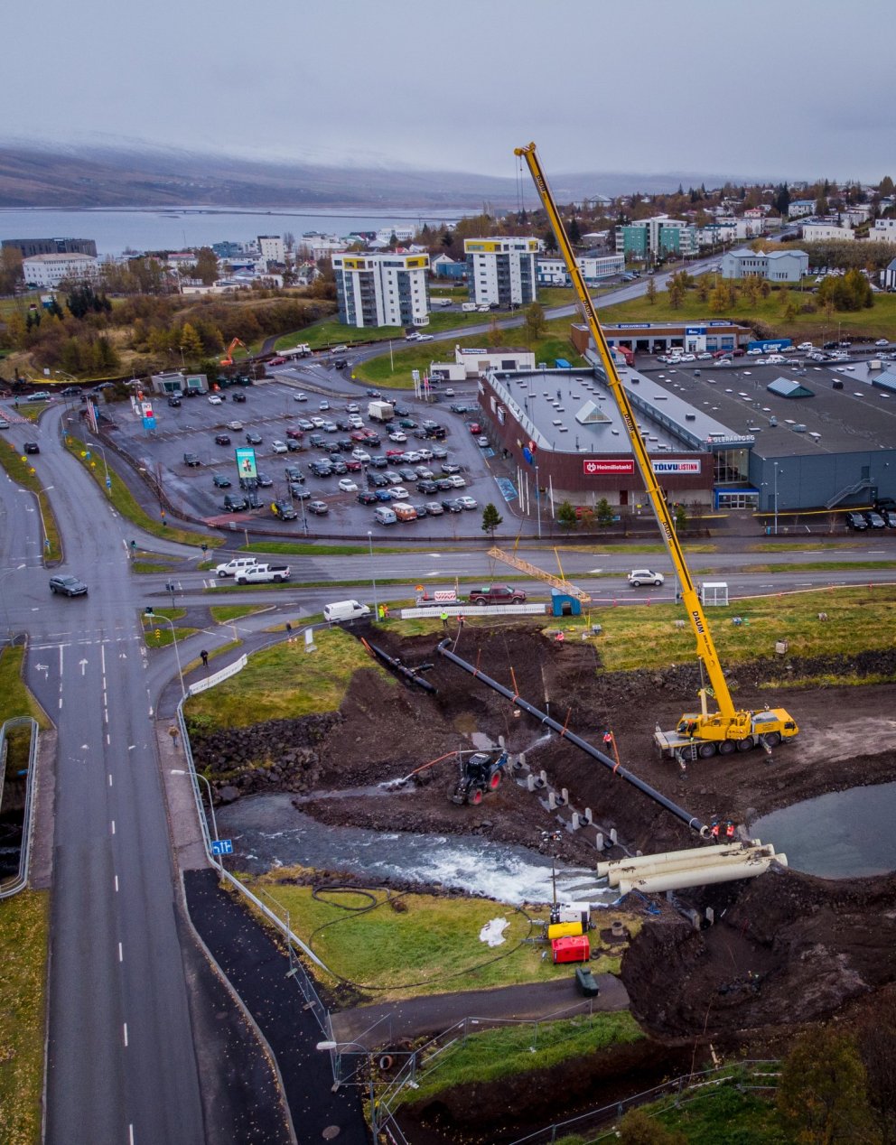 Árið 2018 var Hjalteyrarlögnin lögð innanbæjar, þ.á.m. undir Glerá. (Mynd: Auðunn Níelsson)