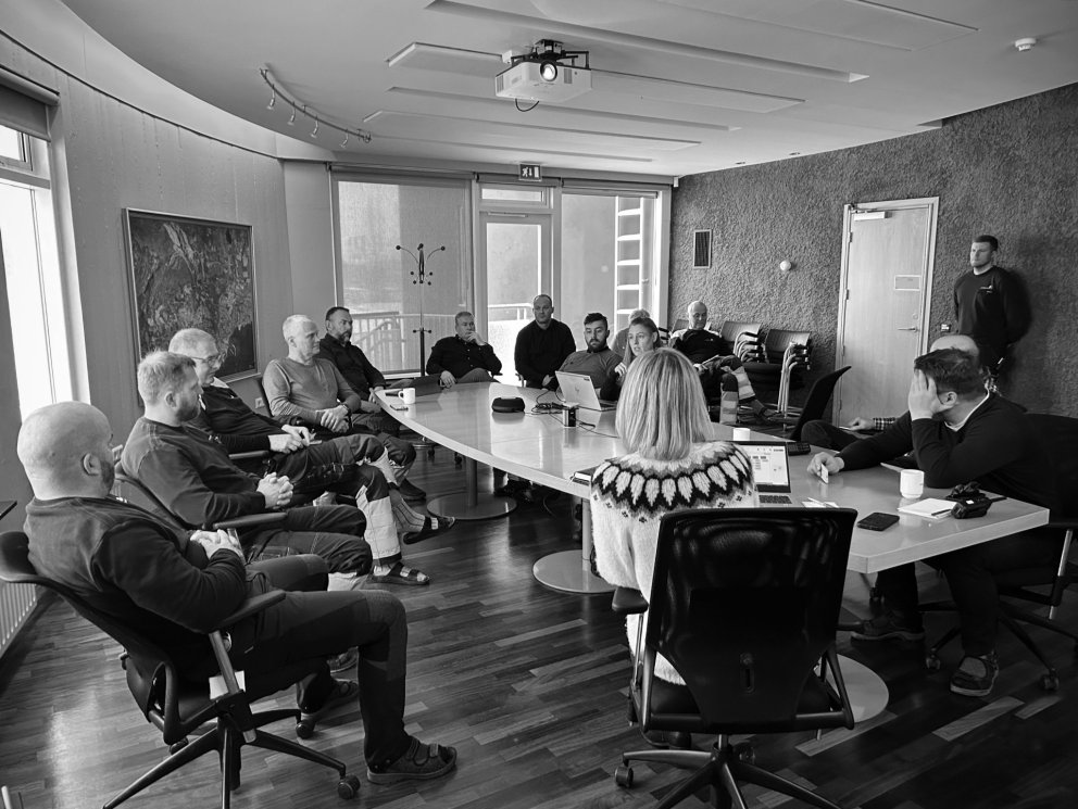 Farið yfir sviðsmyndir og verkaskiptingu.