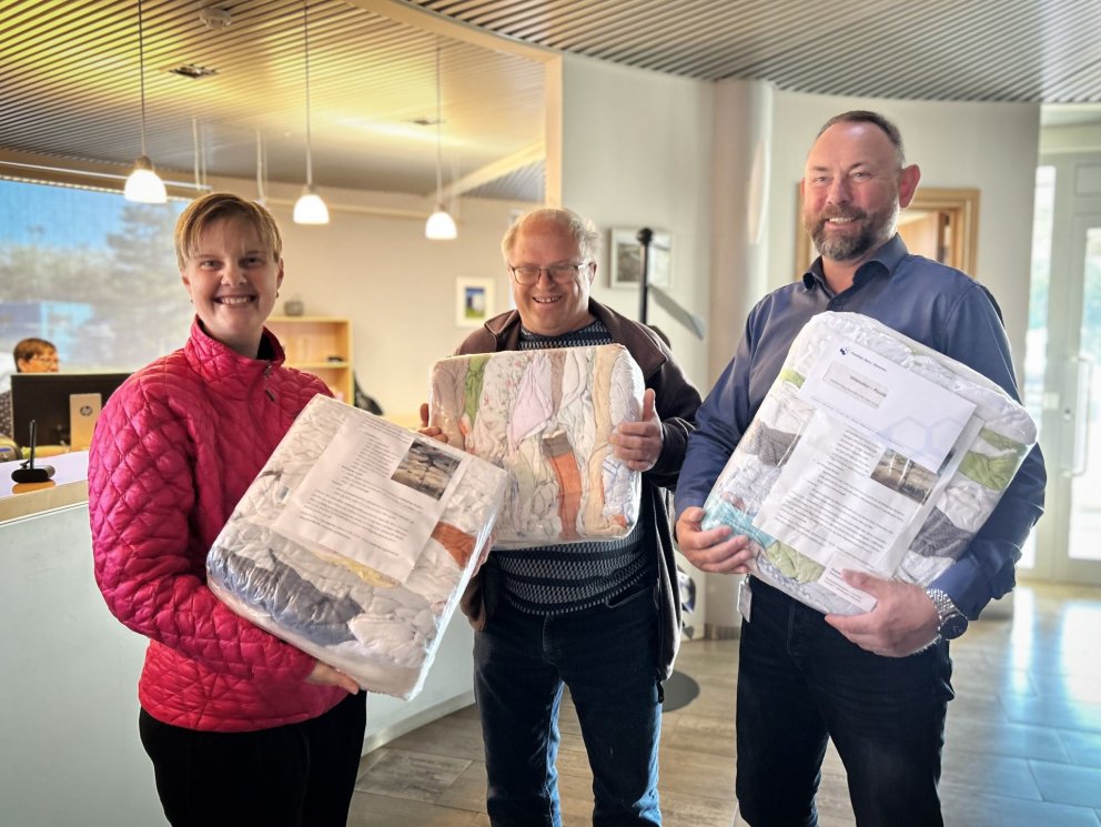 Nanna Kristín Antonsdóttir og Þorsteinn Magnússon komu færandi hendi frá Plastiðjunni Bjargi Iðjulun…