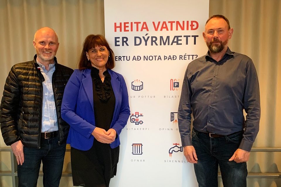 Frá vinstri: Hlynur Jóhannsson, stjórnarformaður Norðurorku, Sigríður Ingvarsdóttir, bæjarstjóri Fja…