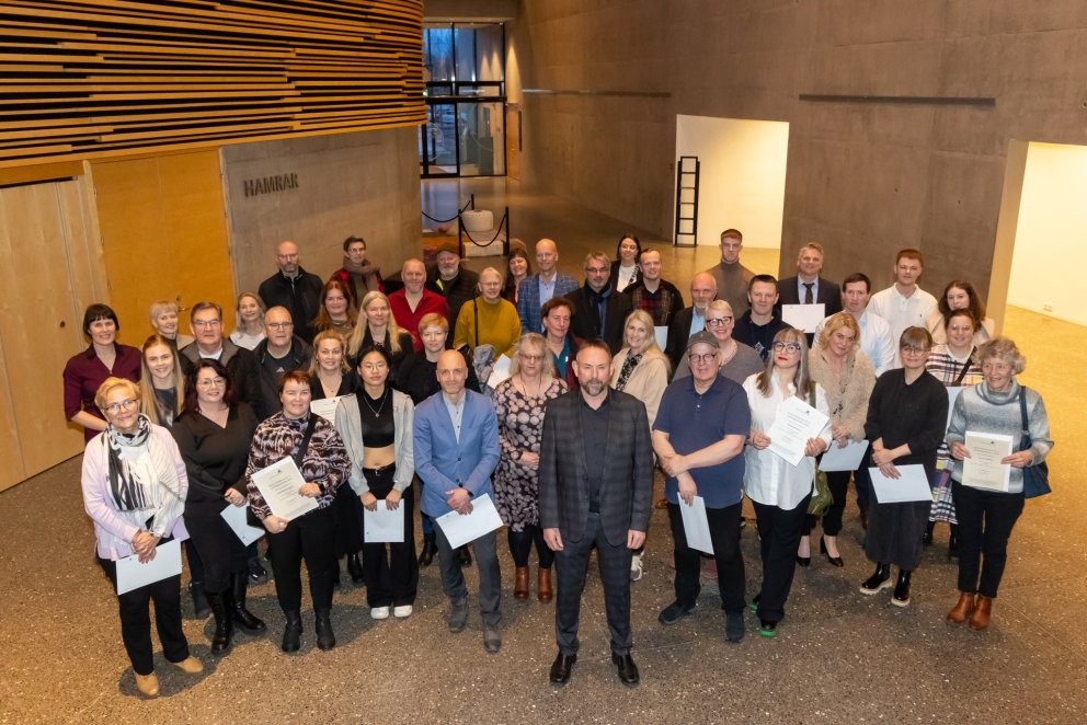 Styrkþegar eða fulltrúar þeirra að lokinni úthlutun ásamt Eyþóri Björnssyni forstjóra Norðurorku. (M…