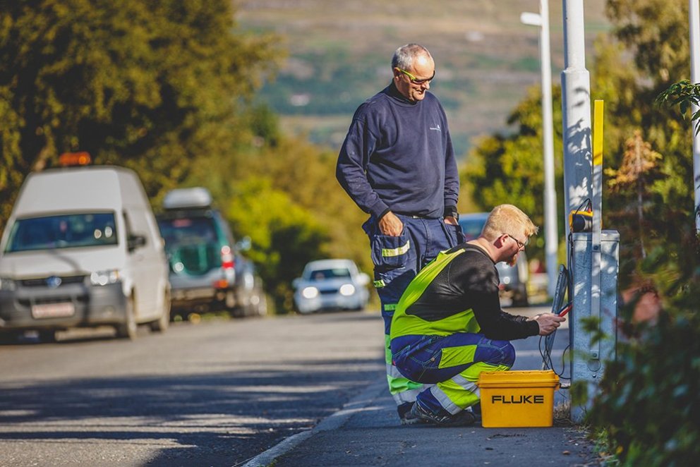 Starfsfólk Norðurorku að störfum í sól og sumri. Mynd: Auðunn Níelsson