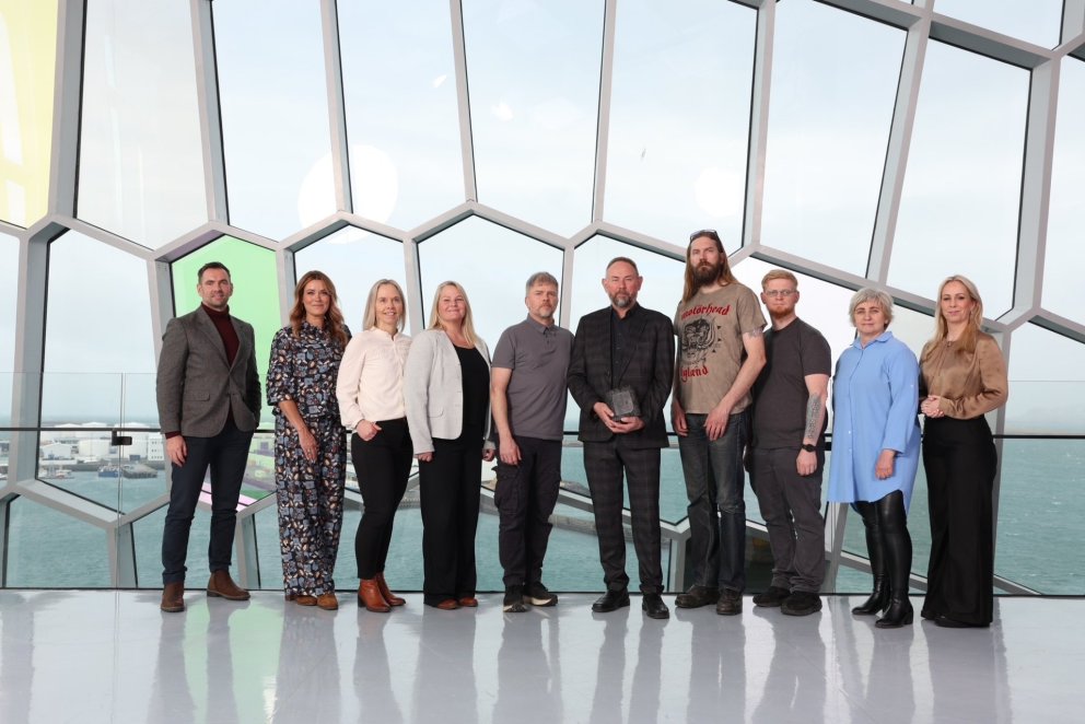 Frá vinstri: Þorvaldur Þorsteinsson og Guðný Helga Herbertsdóttir frá VÍS. Starfsfólk Norðurorku: Gu&hellip;