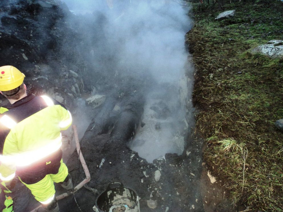 Grafið niður á stofnlögn Giljahverfis