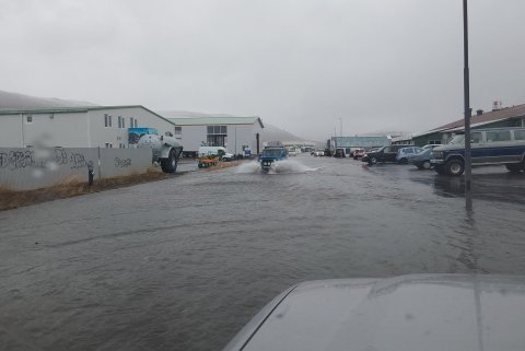 Mynd frá sjávarflóði á Eyrinni haustið 2022.