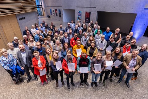 Styrkþegar eða fulltrúar þeirra að lokinni úthlutun ásamt Eyþóri Björnssyni forstjóra Norðurorku. (M…