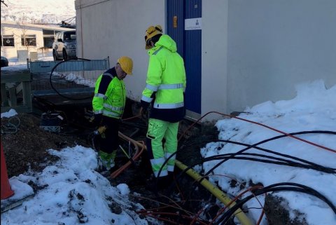 Rafvirkjar að störfum