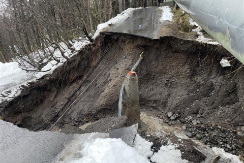 Hættur víða vegna veðurs