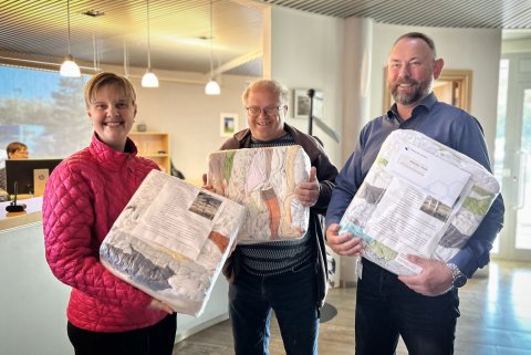 Nanna Kristín Antonsdóttir og Þorsteinn Magnússon komu færandi hendi frá Plastiðjunni Bjargi Iðjulun…