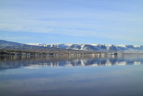 Akureyri í haustbirtu.