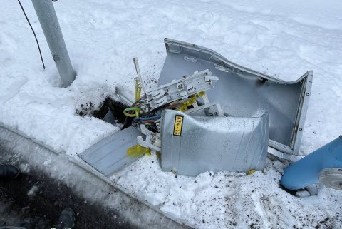 Götuskápur í Freyjunesi sem nú er búið að skipta út af augljósum ástæðum.