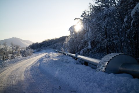 Hitaveitulögnin frá Laugalandi flytur Akureyringum og nærsveitungum heitt vatn í frostinu.
