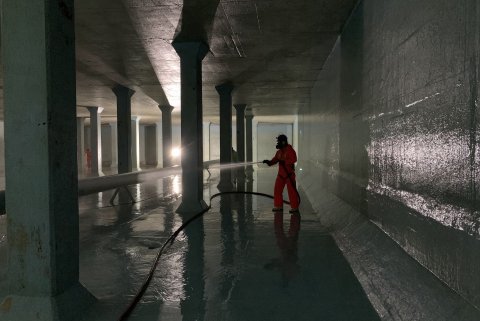 Þrif í vatnstönkum