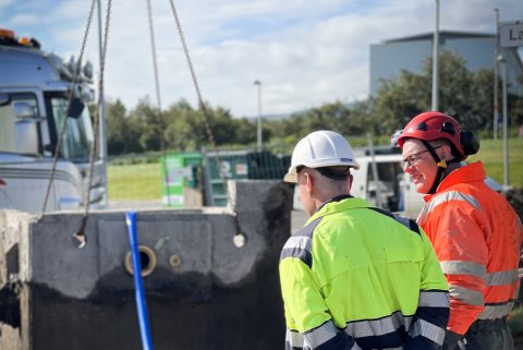 Hitaveitubrunnur fjarlægður í Langholti á dögunum. Brunnar eru óheppileg vinnusvæði og samsetningar …