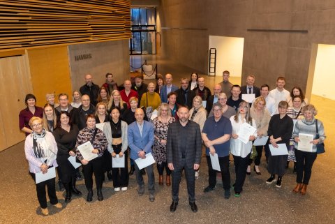 Styrkþegar eða fulltrúar þeirra að lokinni úthlutun ásamt Eyþóri Björnssyni forstjóra Norðurorku. (M…