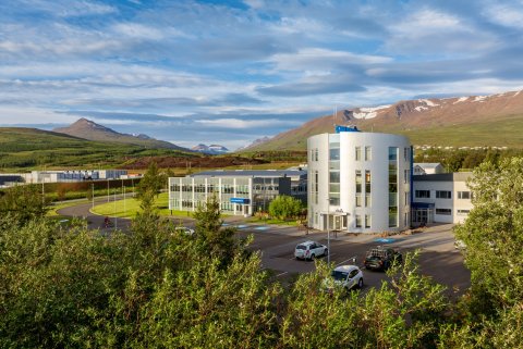 Höfuðstöðvar Norðurorku síðsumars.