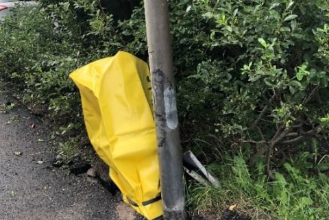 Keyrt á götuskáp og ljósastaur í gærkvöldi