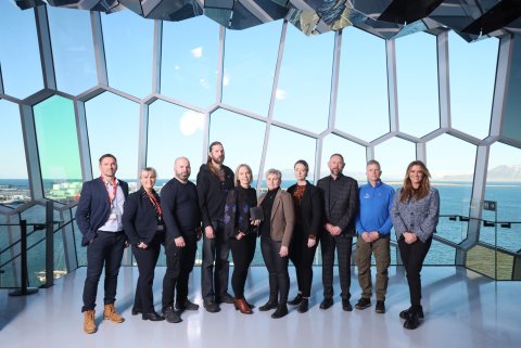 Frá vinstri: Þorvaldur Þorsteinsson og Lovísa Ólafsdóttir frá VÍS. Starfsfólk Norðurorku: Gauti Þór …